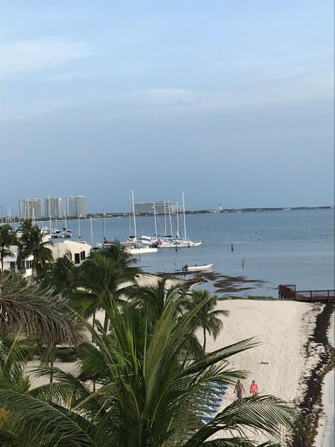 Front Beach Private Room With Shared Bathroom Cancun Luaran gambar