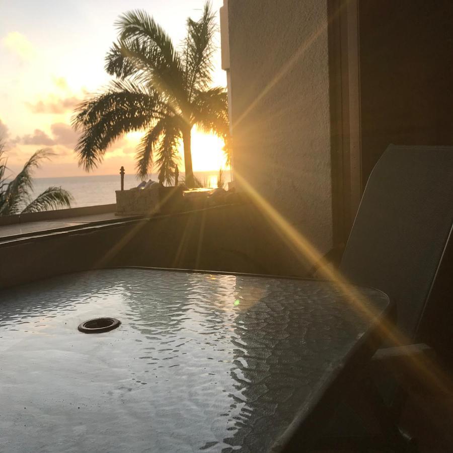 Front Beach Private Room With Shared Bathroom Cancun Luaran gambar