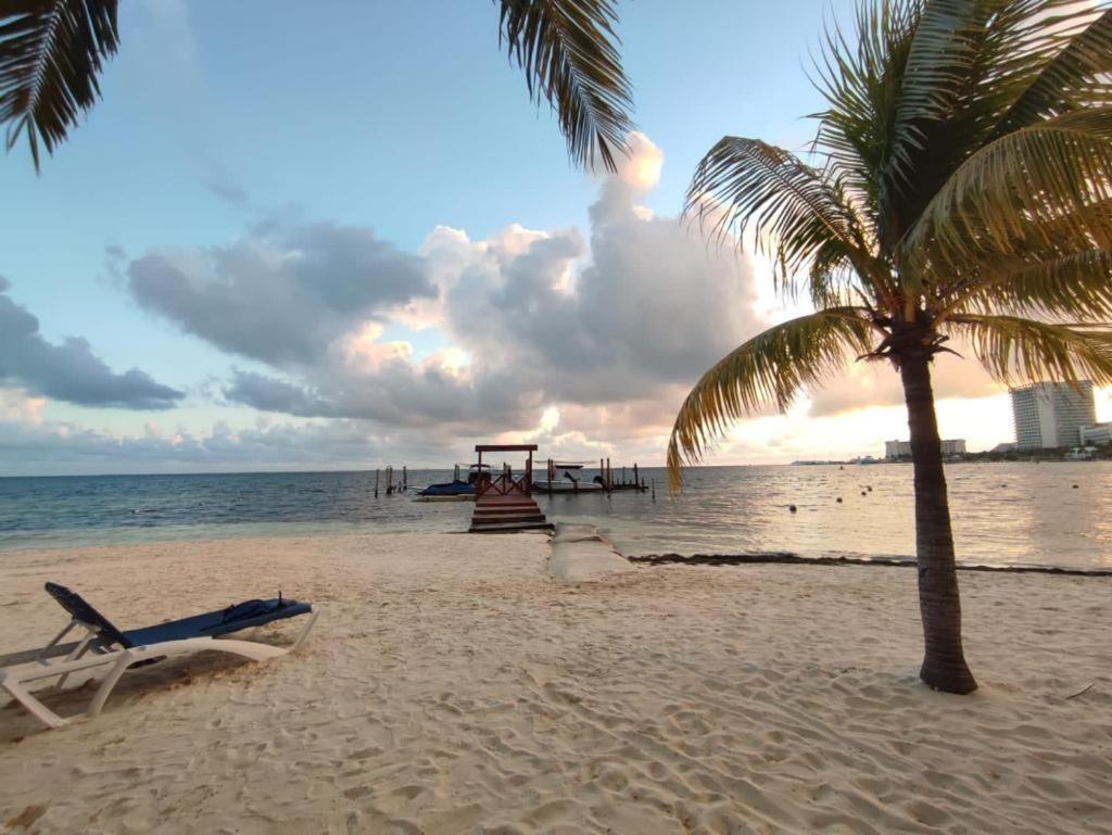 Front Beach Private Room With Shared Bathroom Cancun Luaran gambar