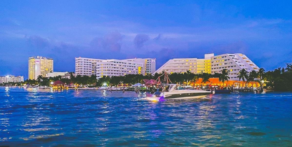 Front Beach Private Room With Shared Bathroom Cancun Luaran gambar