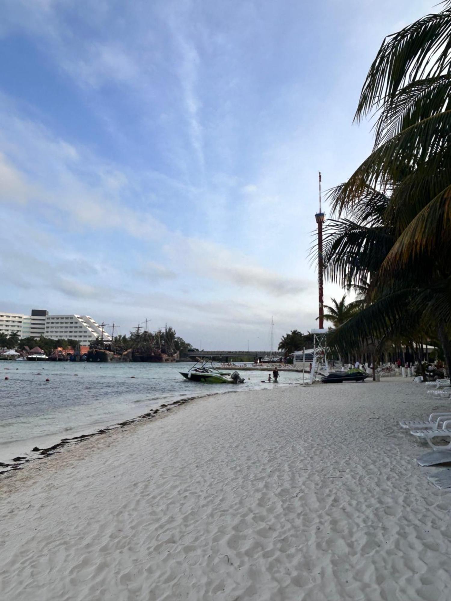Front Beach Private Room With Shared Bathroom Cancun Luaran gambar
