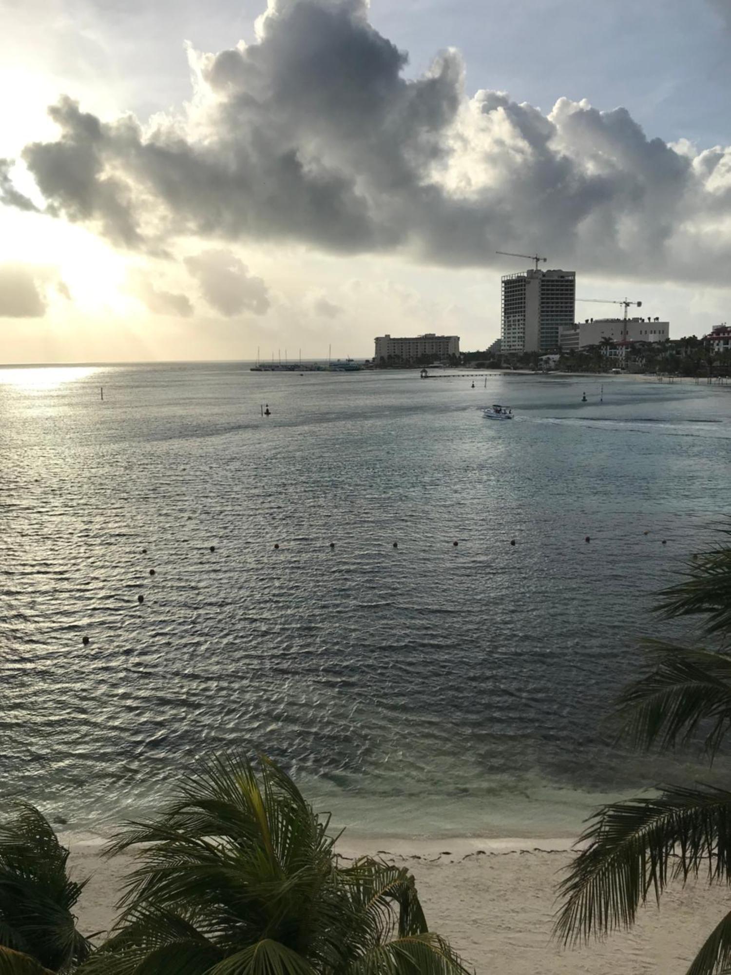 Front Beach Private Room With Shared Bathroom Cancun Luaran gambar