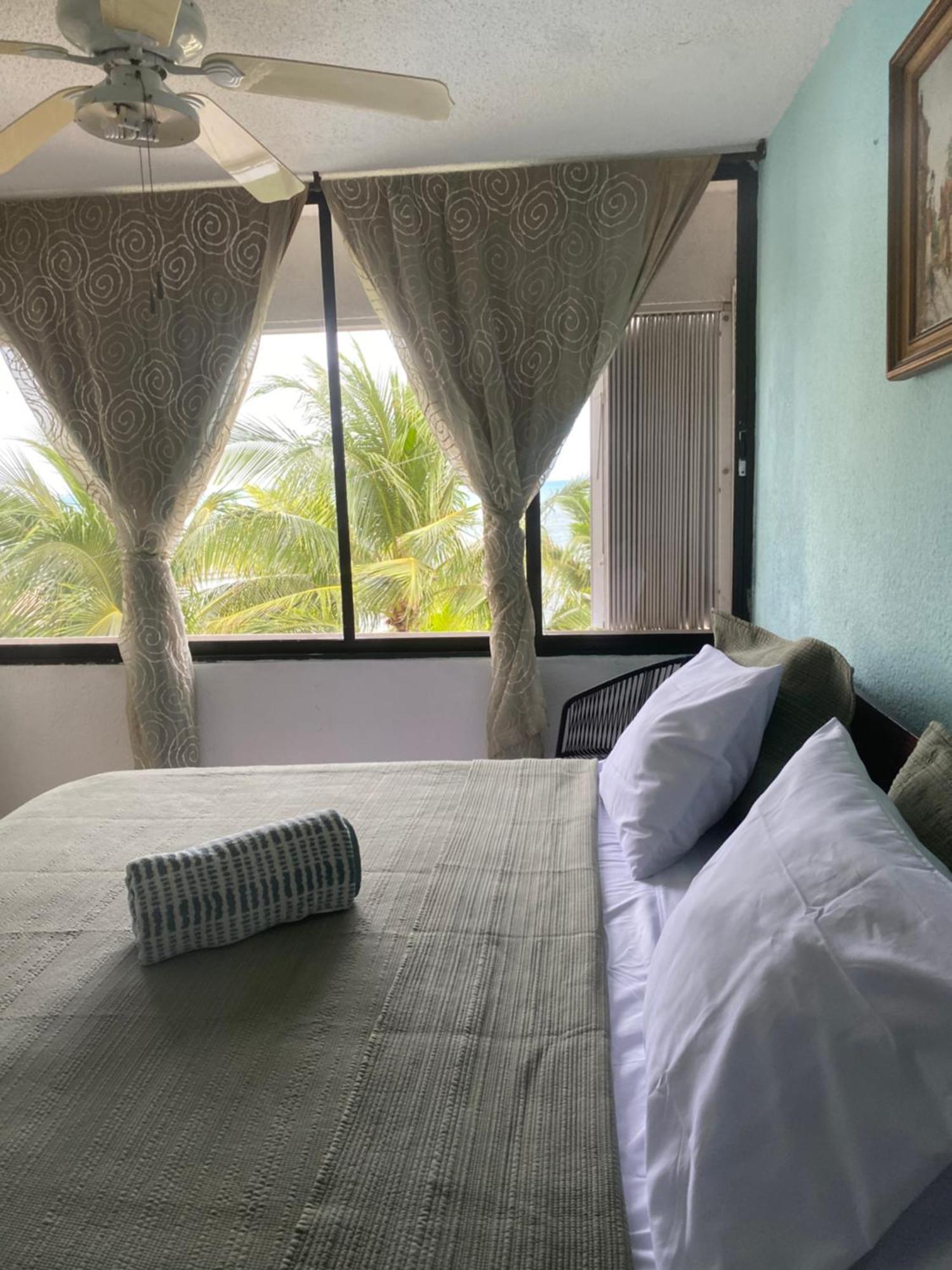 Front Beach Private Room With Shared Bathroom Cancun Luaran gambar