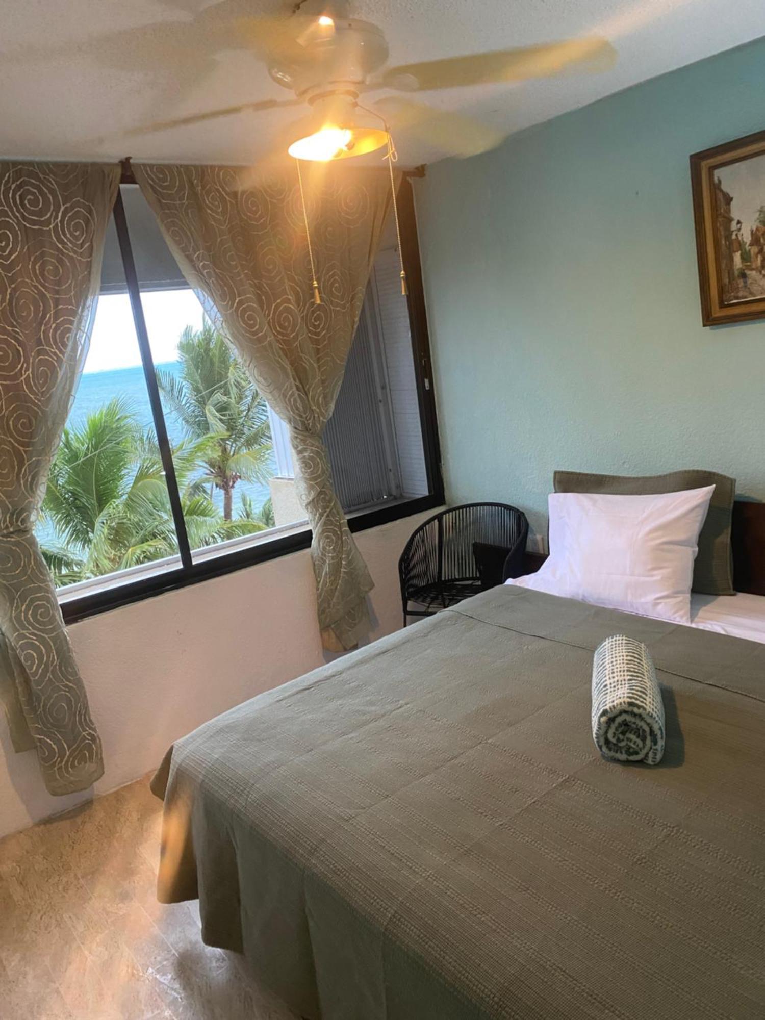 Front Beach Private Room With Shared Bathroom Cancun Luaran gambar