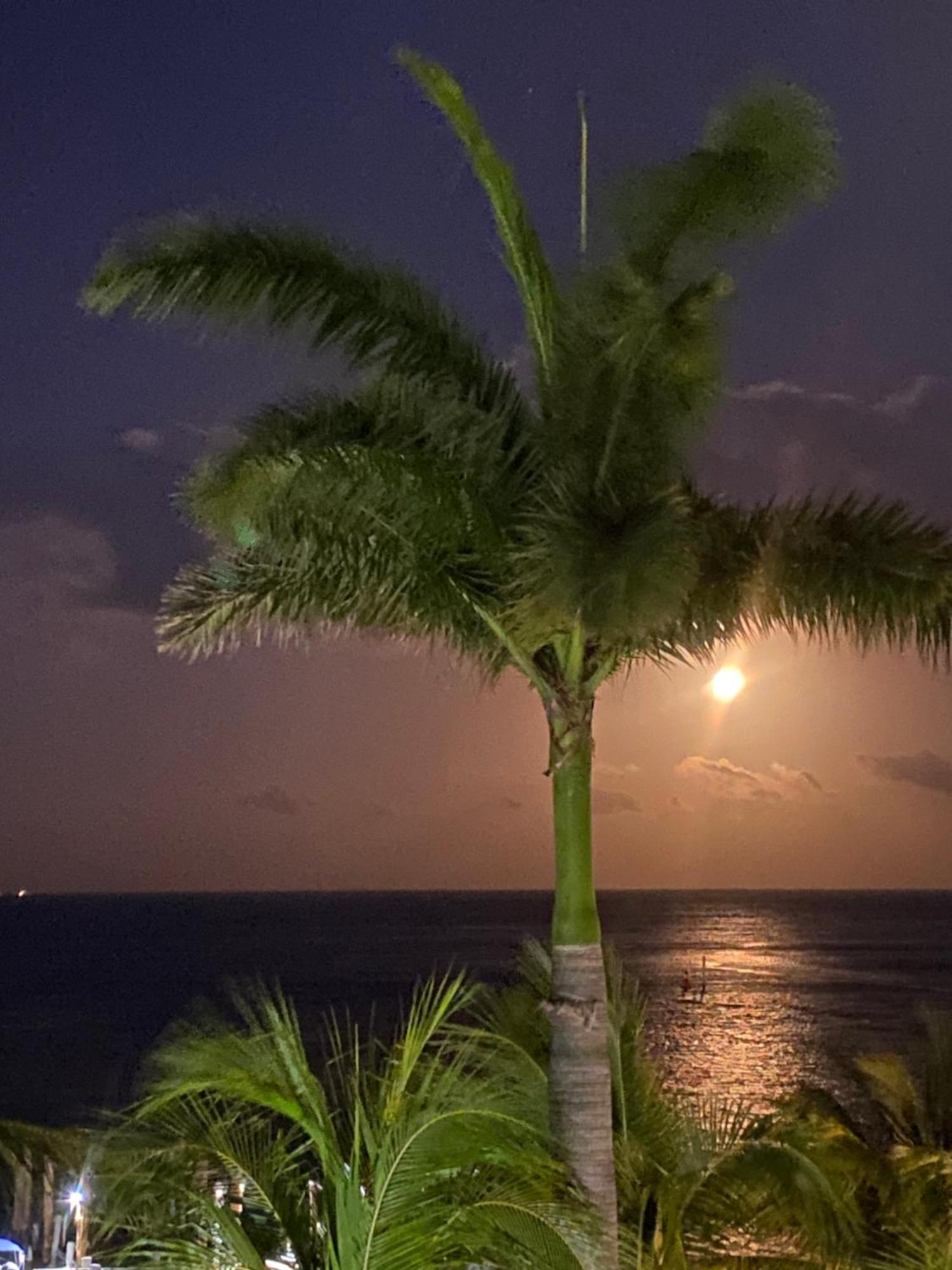 Front Beach Private Room With Shared Bathroom Cancun Luaran gambar
