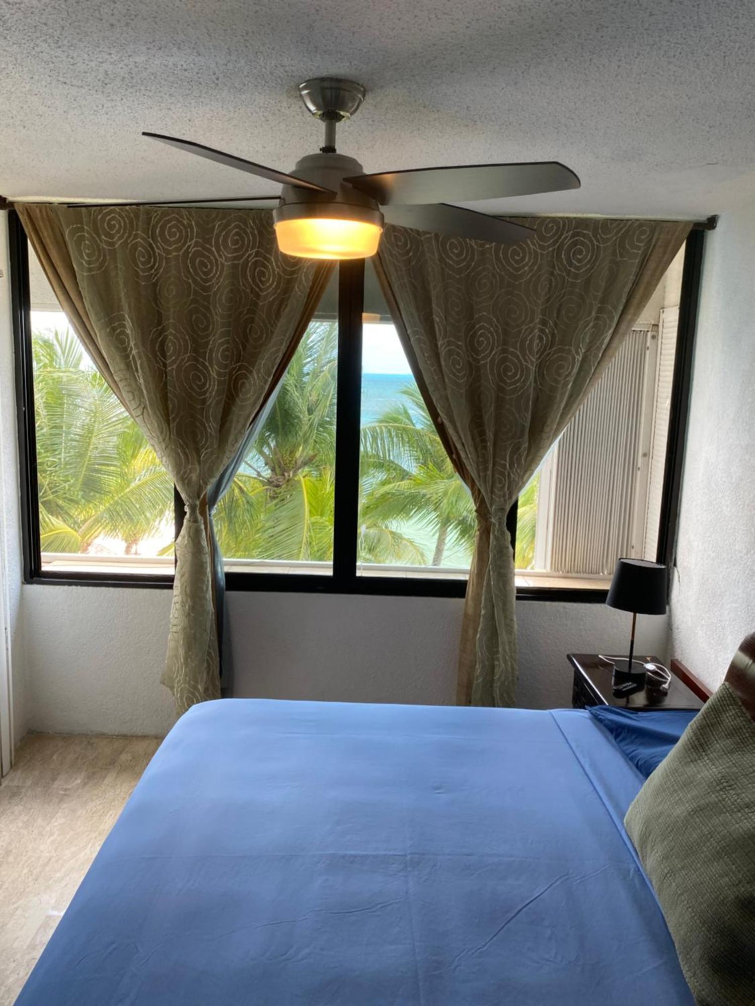 Front Beach Private Room With Shared Bathroom Cancun Luaran gambar